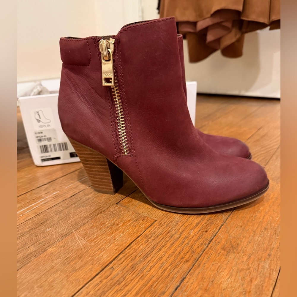 Aldo Maroon Heeled Boots with Gold Zipper. Ibylia